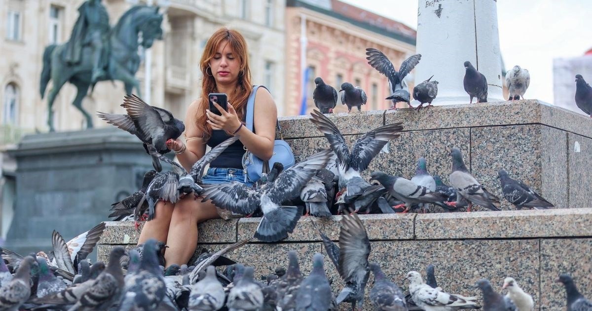 Fotka dana: Djevojka svojom gestom na 30+ °C oduševila prolaznike u centru Zagreba