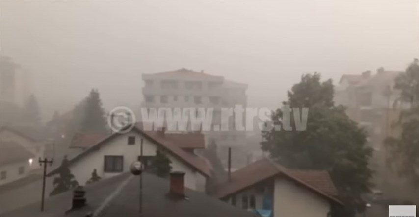 Nevrijeme u BiH: Porušena stabla i oštećene zgrade, škola ostala bez krova