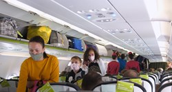 Američke aviokompanije ukidaju obvezu nošenja maski u avionima