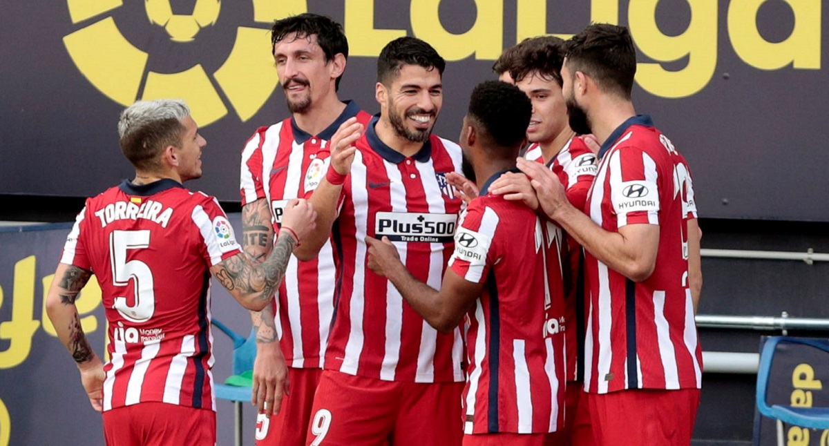 CADIZ - ATLETICO 2:4 Čudesni Suarez za 10 bodova prednosti pred Realom na vrhu