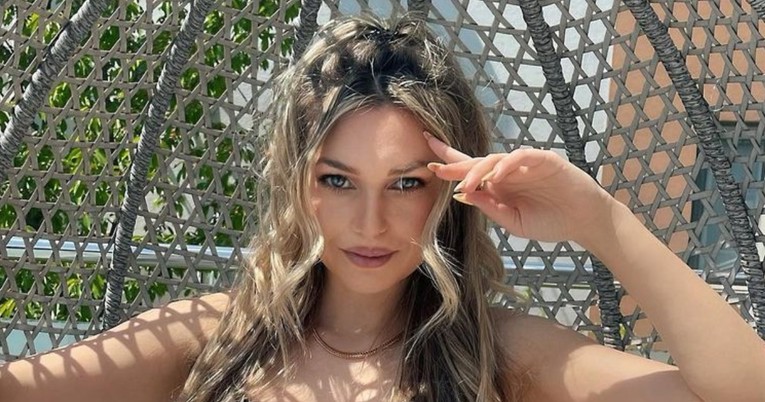 Sonja Kovač pozirala u oskudnom topiću "obrnutog dekoltea" te očarala pratitelje