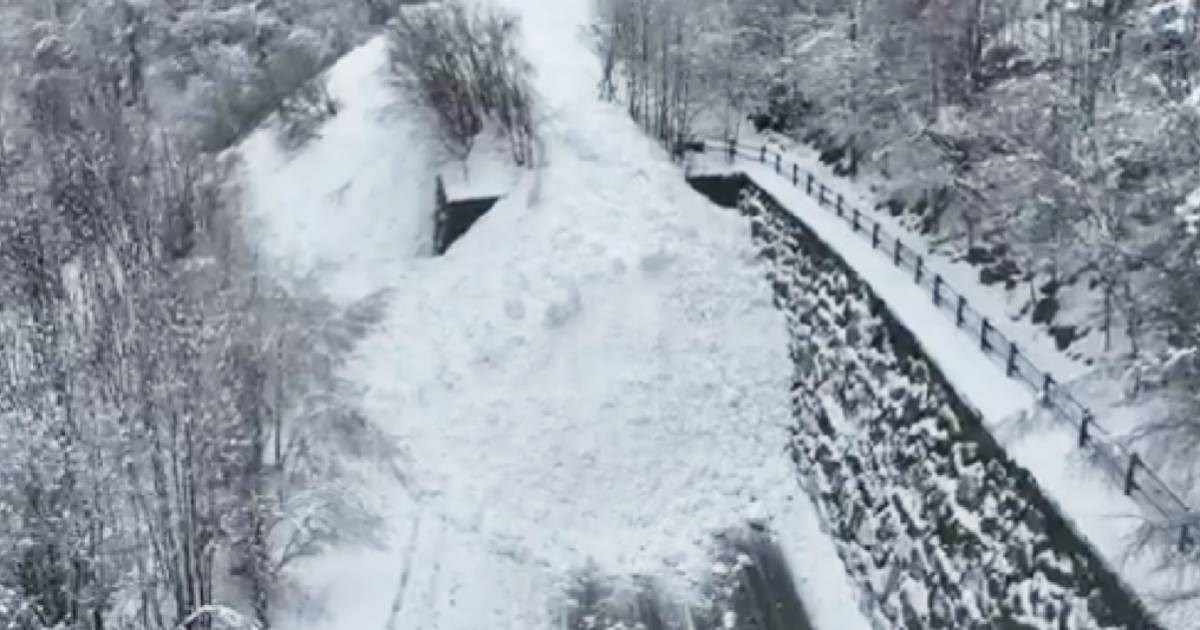 FOTO Lavina zatrpala tunel u Italiji