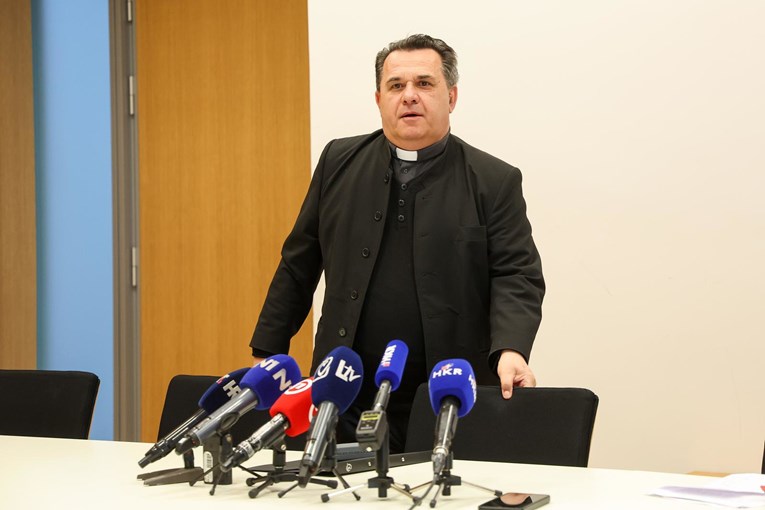 Biskupi napali surogat majčinstvo