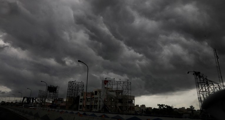 U Indiji i Bangladešu obilne kiše, približava se super ciklon