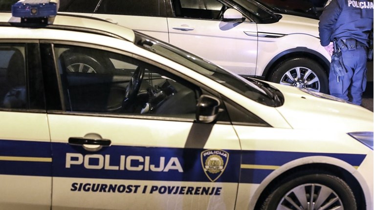 Policija u Vinkovcima utvrdila da je policajka opravdano pucala u provalnika trgovine