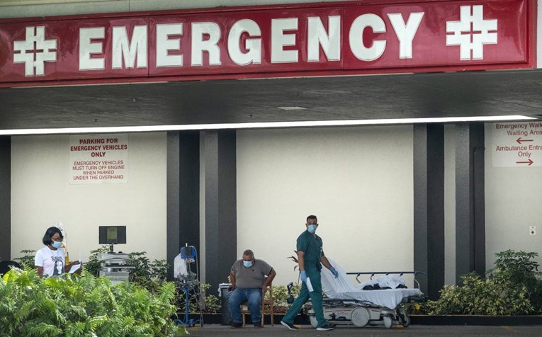 Bolnice u Kansas Cityju prepune, neke odbijaju vozila hitne pomoći
