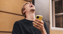 Nova aplikacija za spojeve spaja ljude na temelju memova koji su ih nasmijali