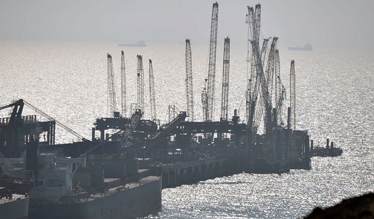 Rusija zabranila uvoz nafte, želi pomoći održavanju zaposlenosti