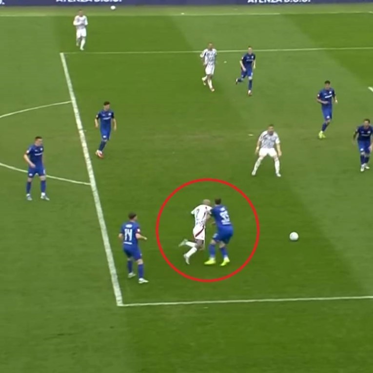 VIDEO Kalik je pokušao izboriti penal. Skomina: Igraj dalje