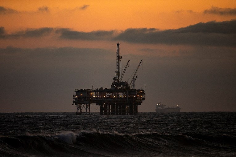 Cijene nafte zbog rizika od recesije pale oko 1.5 posto