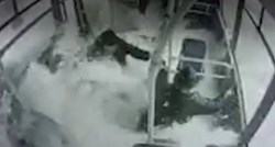 Kamere u autobusu snimile trenutak kada je pao u jezero u Turskoj, putnici spašeni