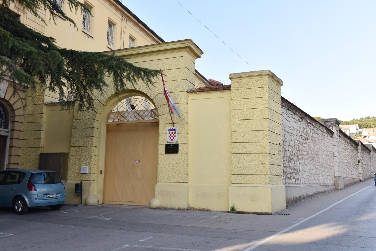 U Šibeniku žena pretukla izvanbračnog supruga