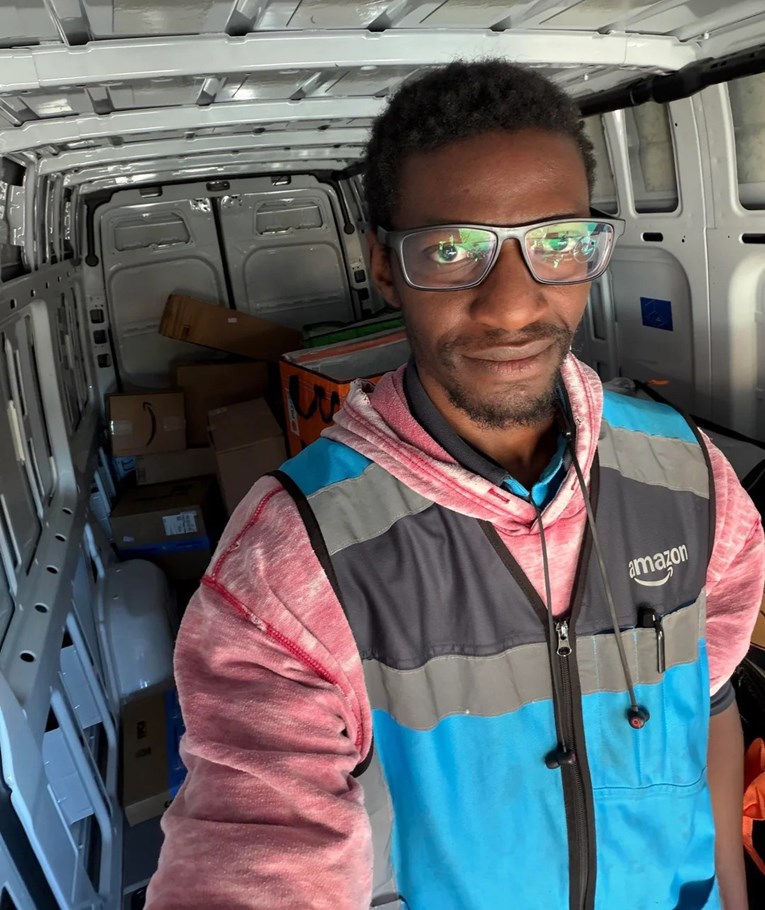 Glumac iz serije Better Caul Saul radi kao dostavljač za Amazon: "Užasno je"