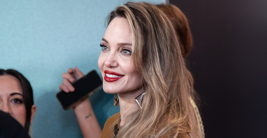 Liječnik o mladolikom izgledu Angeline Jolie (48): "To duguje jednoj operaciji"