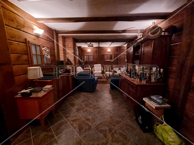 U Zagrebu se prodaje "komforna garaža s više prostorija". Pogledajte fotografije