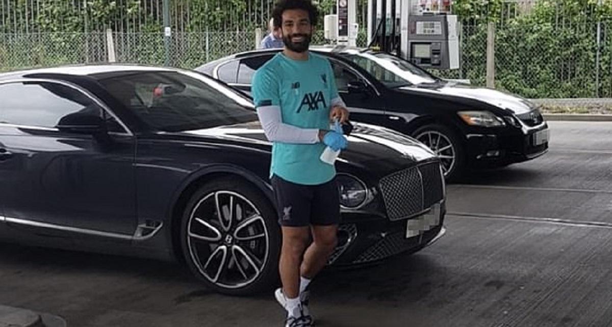 Salah stao na benzinskoj pumpi i platio gorivo svima koje je ondje zatekao