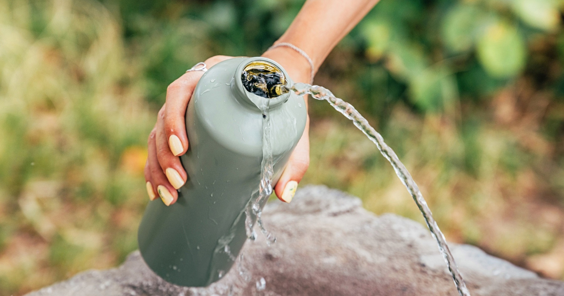 Koliko često trebate čistiti višekratnu bocu za vodu? Mnogi to ne rade kako treba