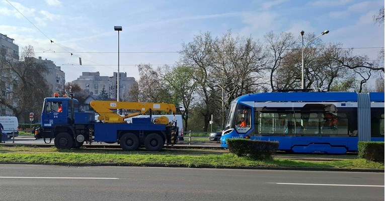 VIDEO Pokvario se najnoviji ZET-ov tramvaj, jučer je pušten u promet