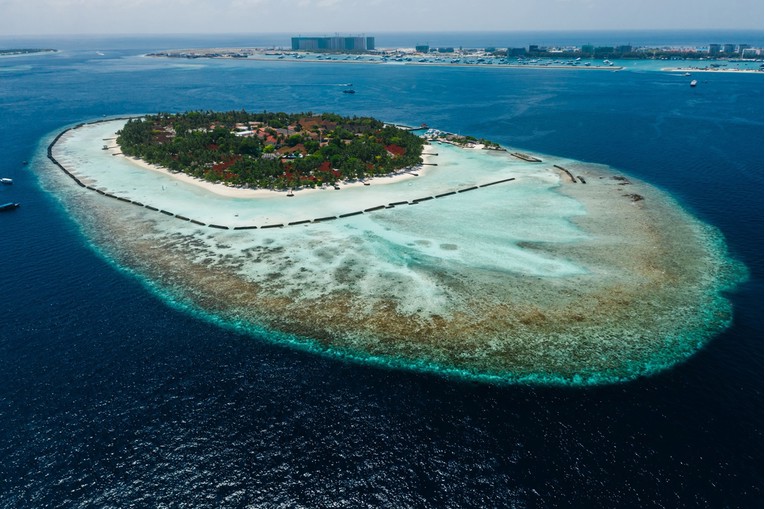 Maldivi bi za 50 godina mogli postati nenastanjivi. Mladi ne odustaju