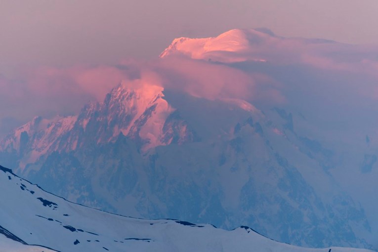 Ogromni ledenjak na Mont Blancu bi se mogao odlomiti, zatvorene su ceste