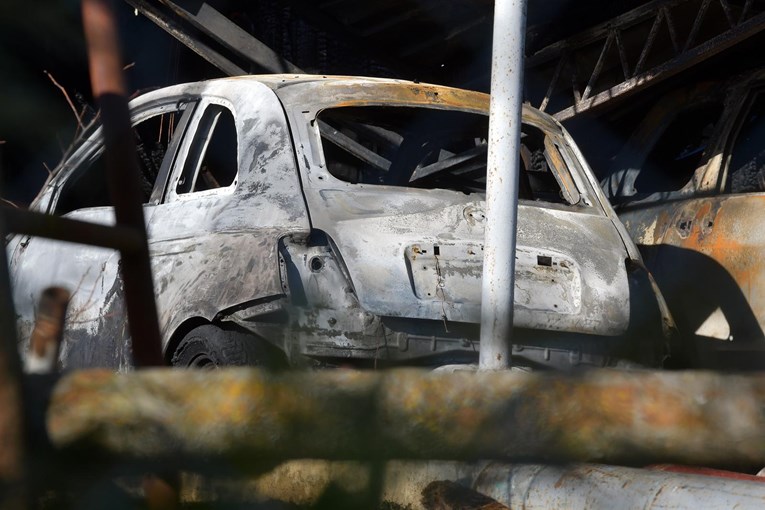 VIDEO I FOTO Požar u Zagrebu, izgorjela tri auta i dio garaže