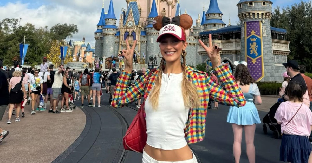 Bella Hadid objavila fotke iz Disney Worlda, tenisice su ukrale pažnju