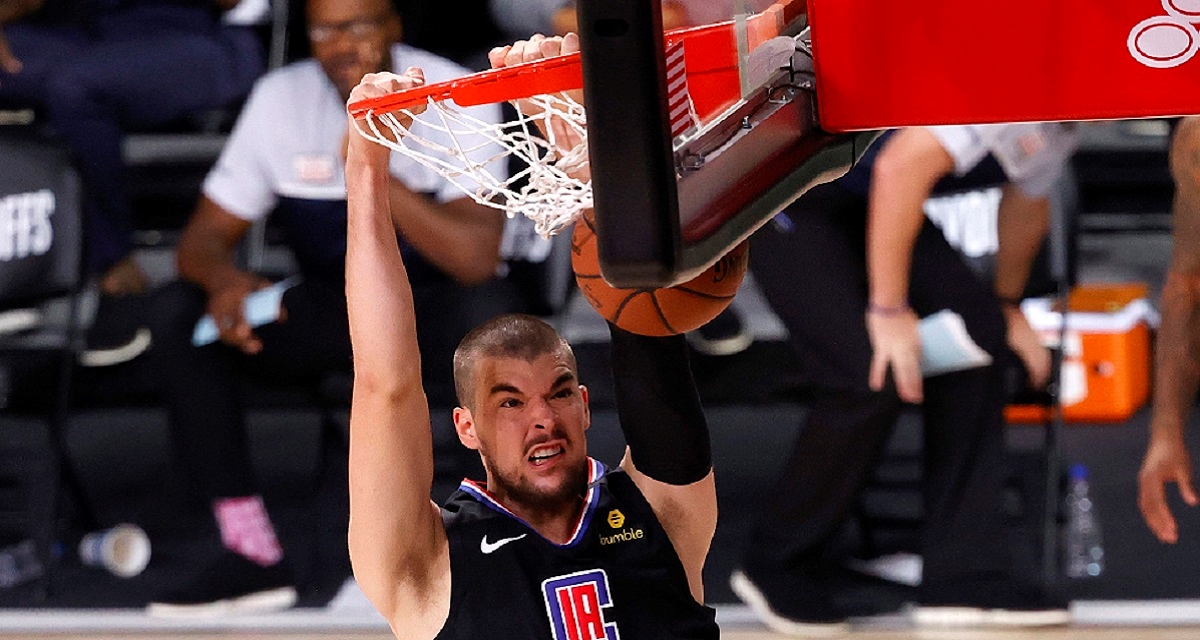 Zubac priredio banana-party u Teksasu. Izblokirao Spurse uz double-double
