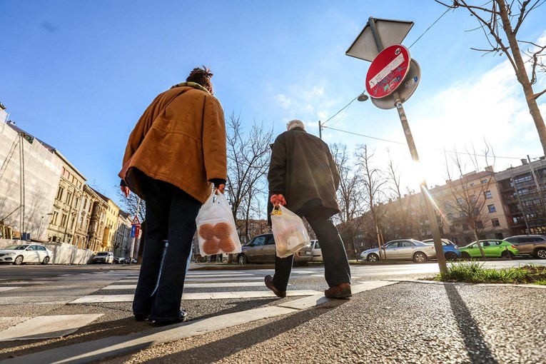 Svi umirovljenici dobit će 80 eura božićnice