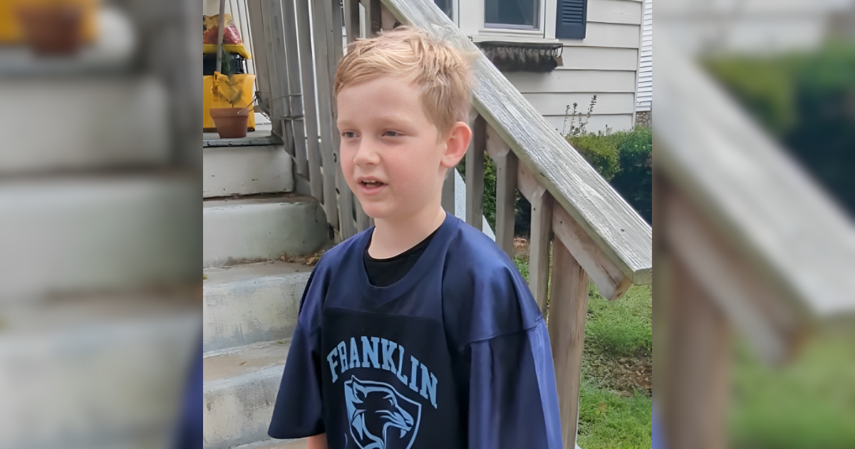 Dječaka ismijavali zbog lakiranih noktiju, njegov odgovor oduševio je internet