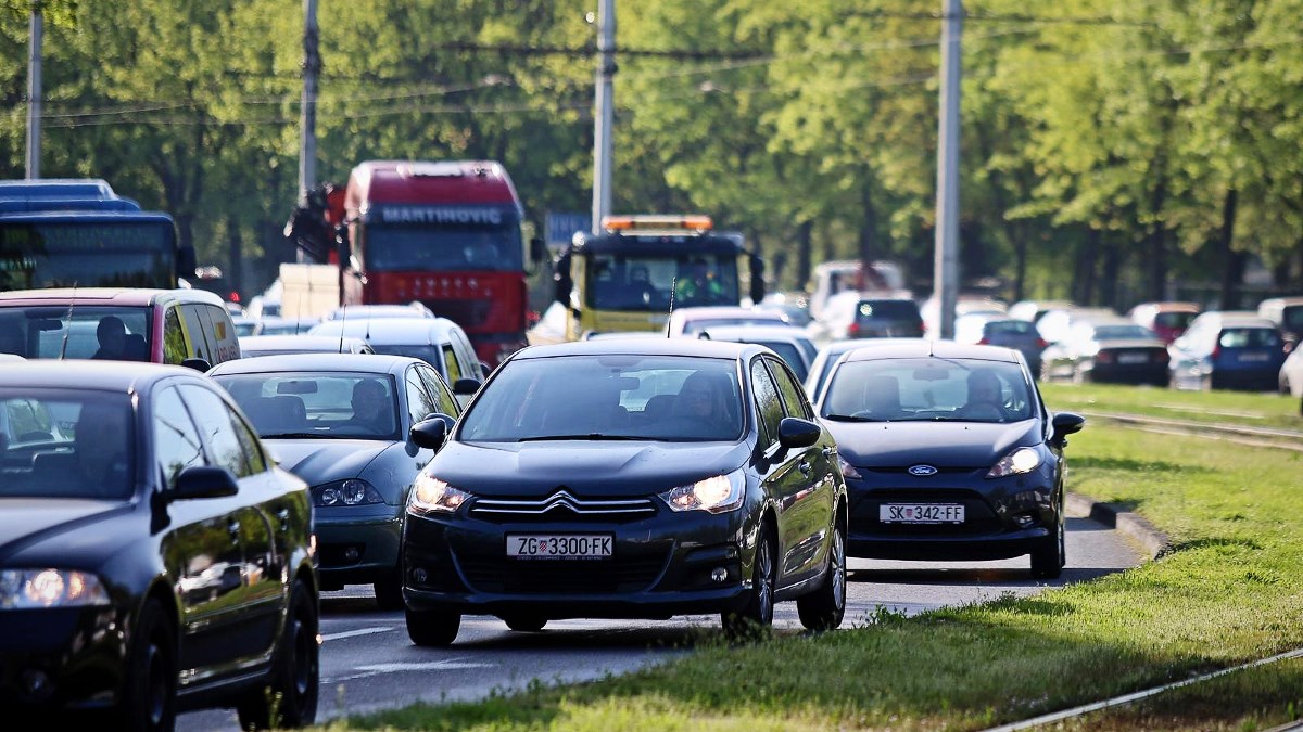 Promet je pojačan na gradskim prometnicama, javlja HAK
