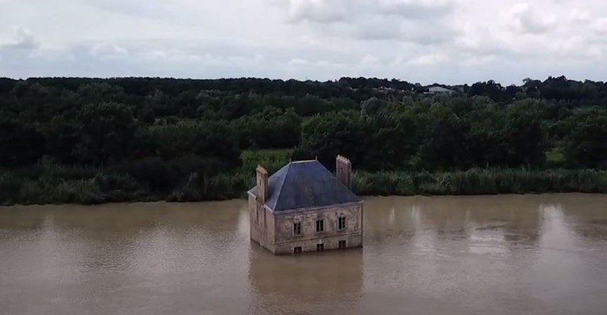 Priča iza kuće usred rijeke u Francuskoj mnoge je iznenadila
