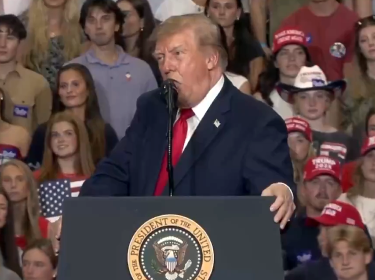 VIDEO Trump (80) je počeo ispuštati čudne zvukove
