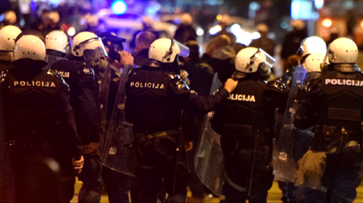 Policijska akcija uoči utakmice u Crnoj Gori. "Uhićen je Vučićev batinaš s Marakane"