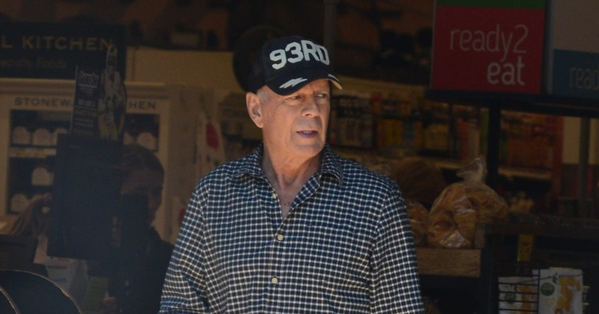 Bruce Willis snimljen u javnosti pola godine nakon što mu je dijagnosticirana afazija