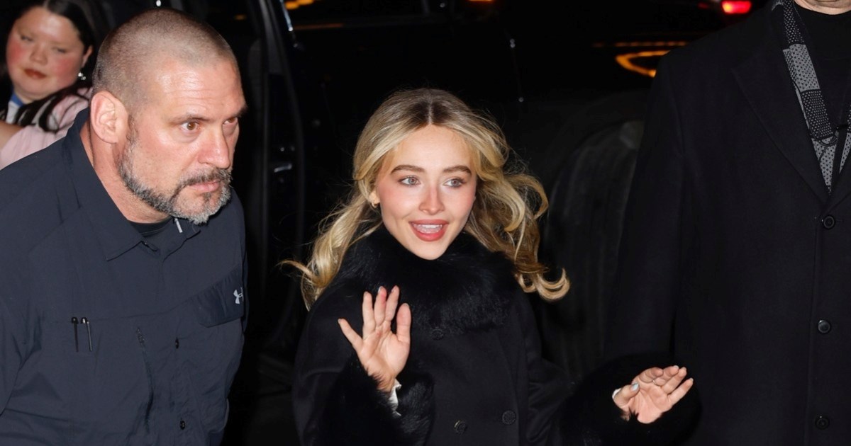 Sabrina Carpenter pojavila se u kaputu koji spaja dva najveća zimska trenda