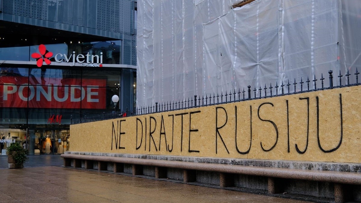 FOTO U centru Zagreba osvanuo natpis "Ne dirajte Rusiju"