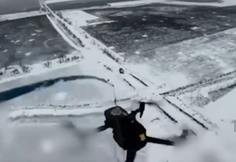 Ukrajinci objavili snimku. "Štapom za pecanje obaramo ruske dronove"