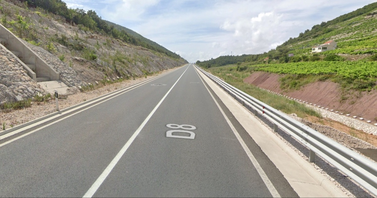 Frontalni sudar na Pelješcu. Poginule dvije žene, ima još ozlijeđenih