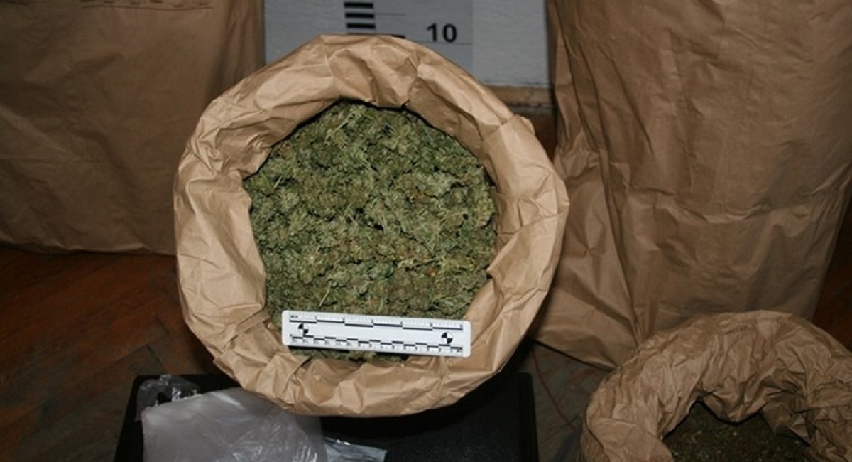 Splitska policija zaustavila mladog vozača pa u autu našla više od 1.5 kg trave