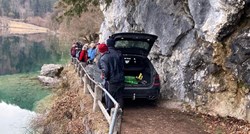 Vozač BMW-a pratio navigaciju pa zaglavio na planinskoj stazi