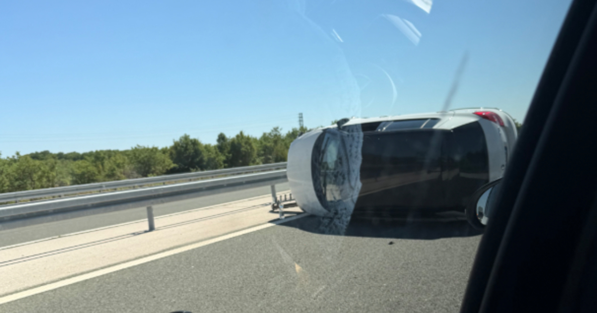 FOTO Nesreća na A1. Auto završio na boku
