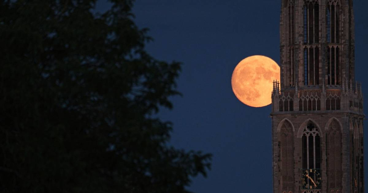 Pun Mjesec obasjao nebo diljem svijeta, fotografije su spektakularne