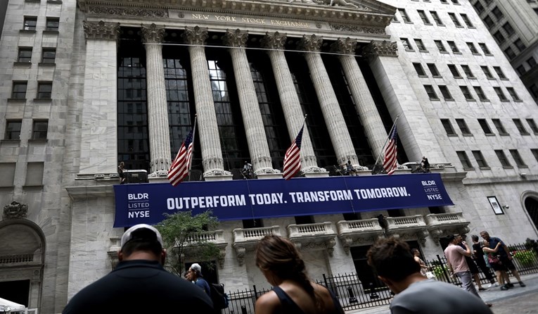 Wall Street u minusu, pale dionice Applea i Tesle