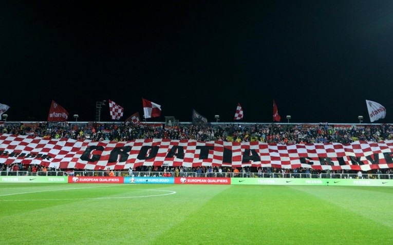 Hrvatski igrači slavili s navijačima uz "Morsku vilu" i "Lijepa li si"