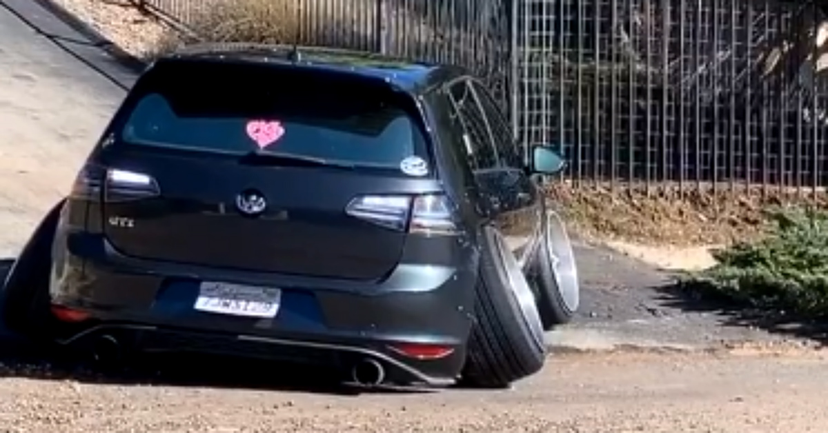 VIDEO Ovako izgleda Golf GTI zalijepljen za cestu