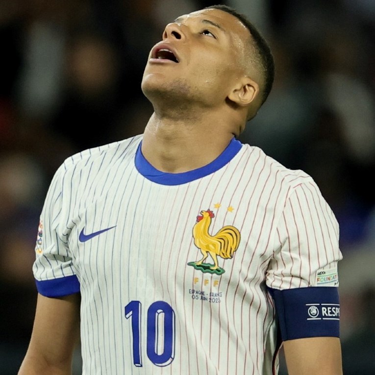 Pet francuskih policajaca pod istragom jer su od Mbappea primili 180.300 eura