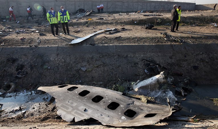 Pogledajte fotografije ostataka ukrajinskog aviona. Ne idu Iranu u prilog