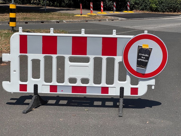 Oko Hipodroma i po Zagrebu osvanuli natpisi na glagoljici. Znamo o čemu se radi