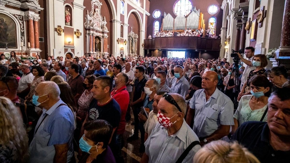 Dalmacija ima hrpu zaraženih, a pogledajte kako je danas izgledalo slavlje u Sinju