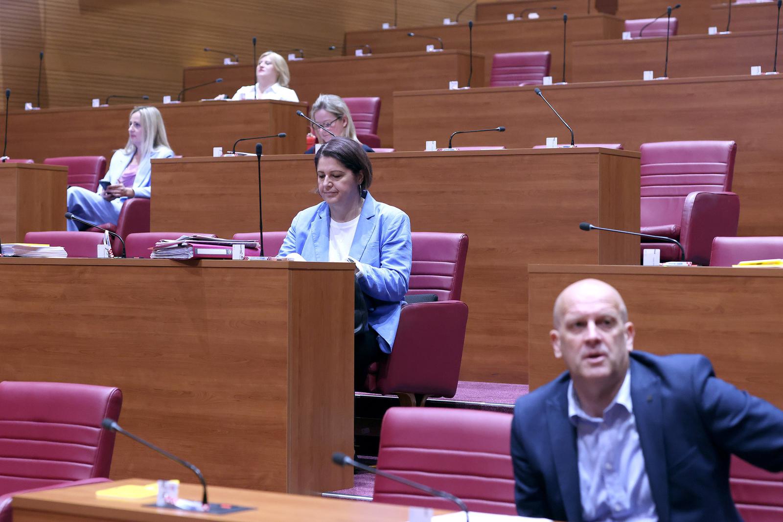 Oporba: Problem je kada privatne bolnice parazitiraju na građanima